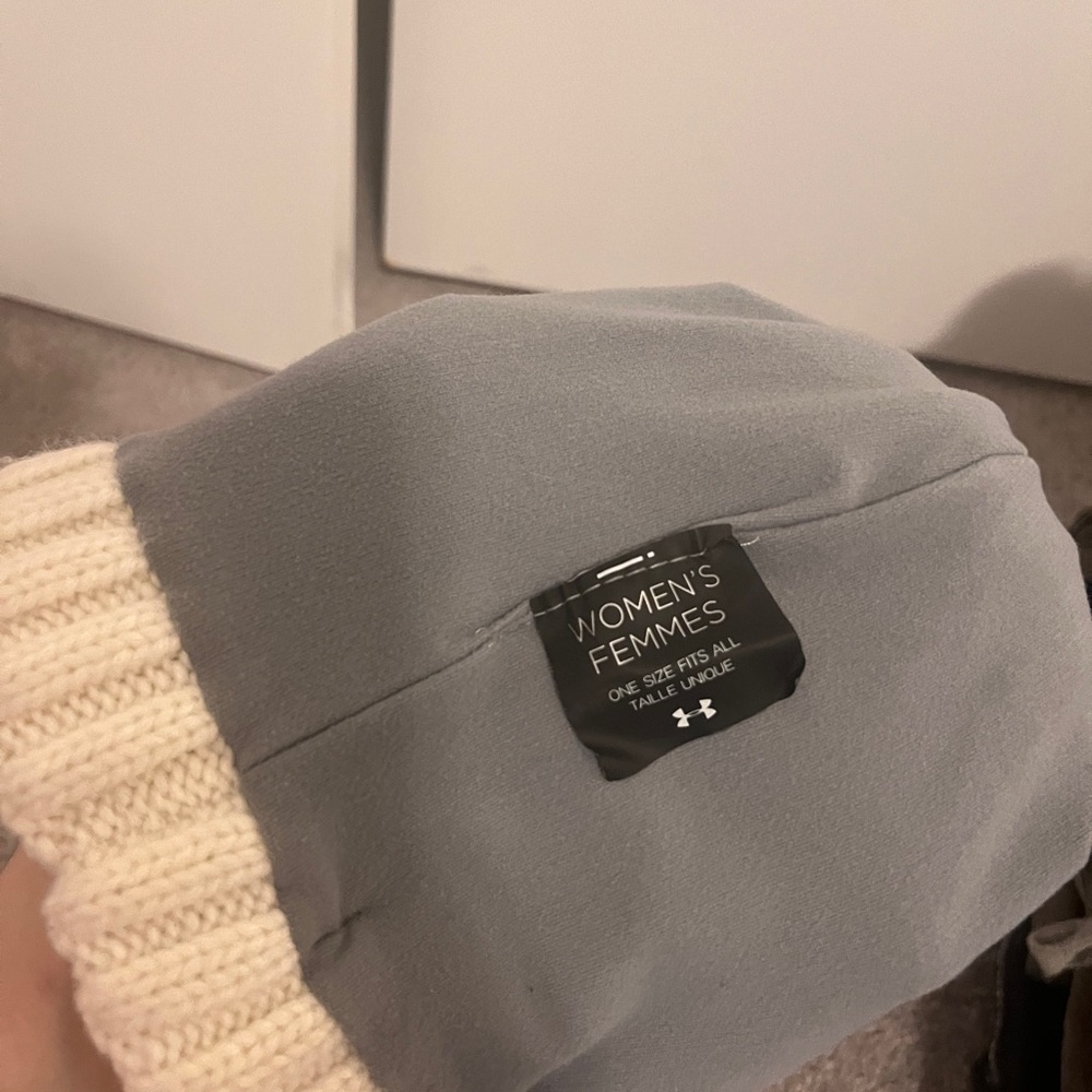 UNDER ARMOUR WINTER HAT - Picture 4 of 6